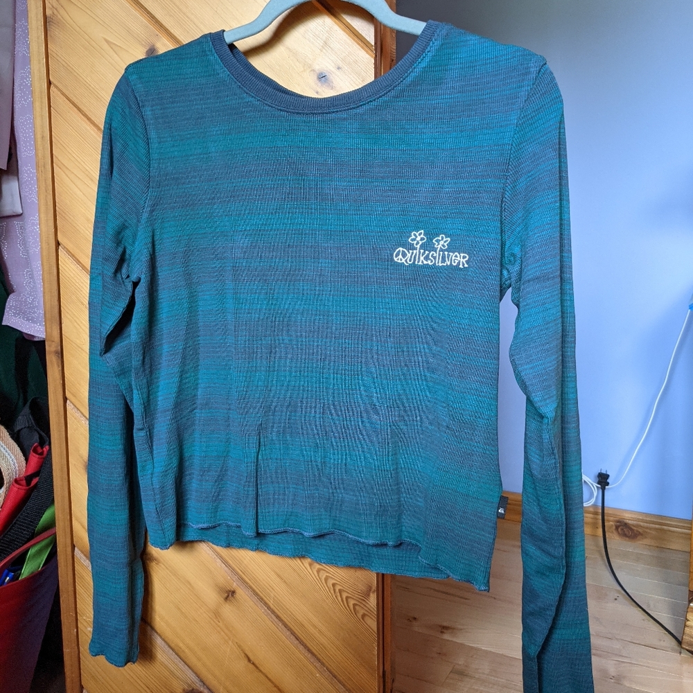 Quicksilver long sleeve crop tee
